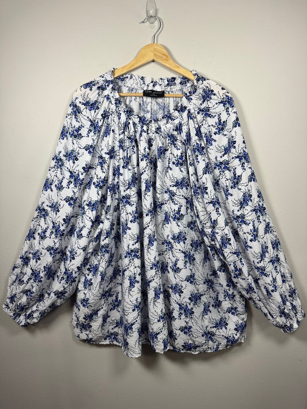 Lane Bryant Floral Peasant Blouse Size 22/24 White Blue Boho Top Europe Coastal